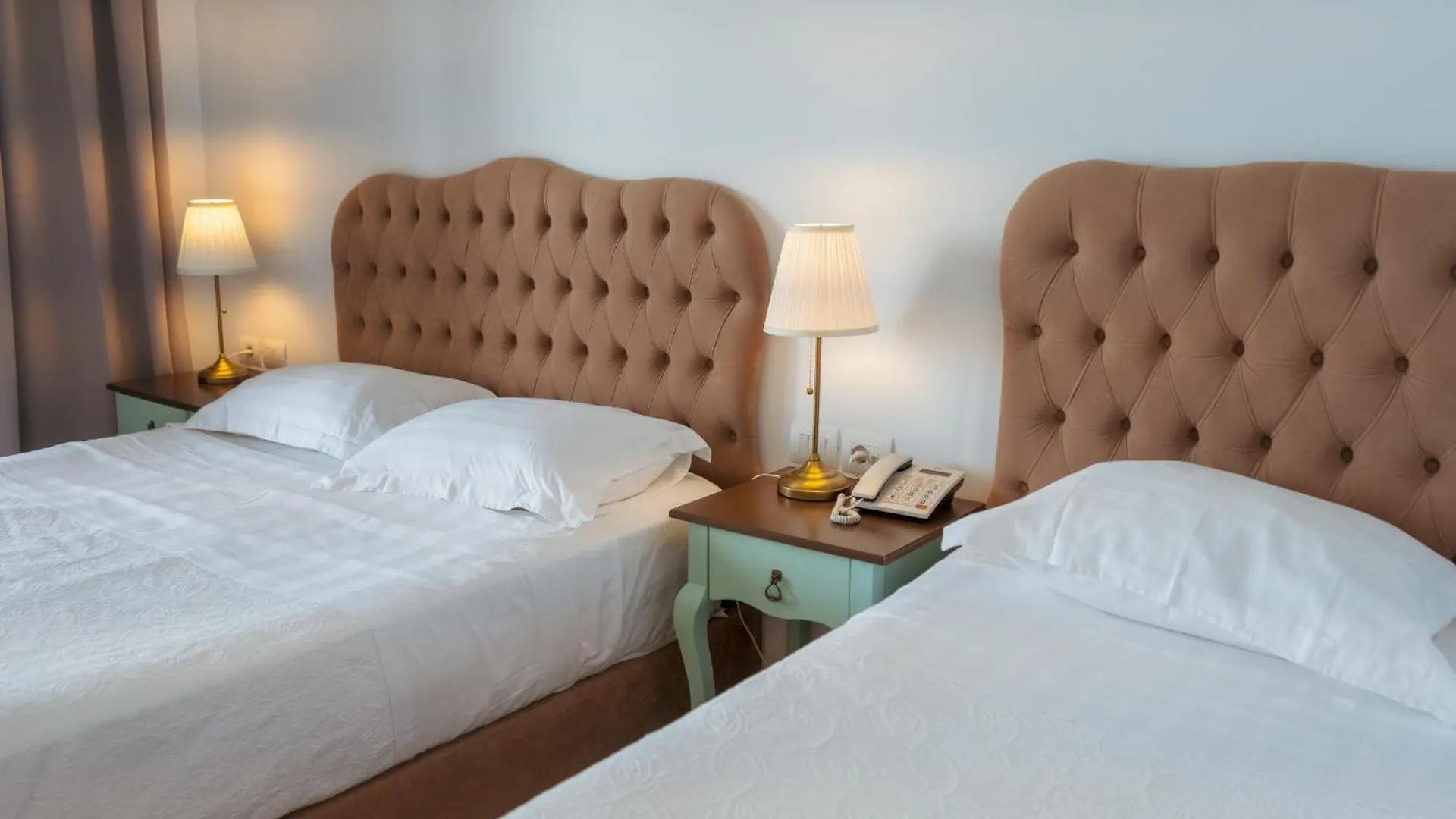 Epirus Hotel Sarandë 4*,