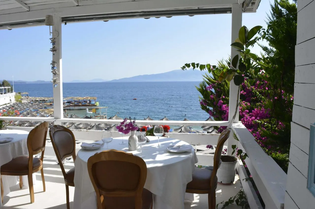 Epirus Hotel Sarandë 4*,